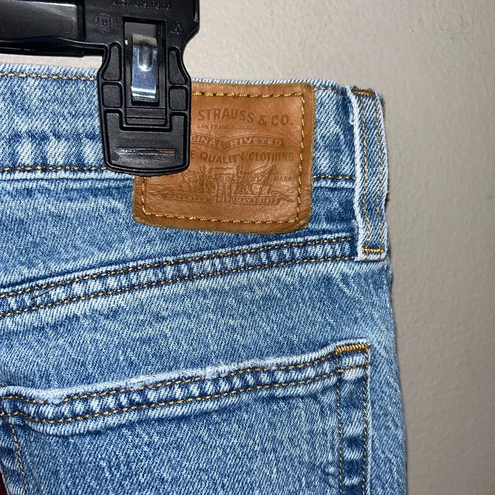 Levi’s Jeans - premium “wedgie straight” distressed medium blue button fly - Picture 7 of 13